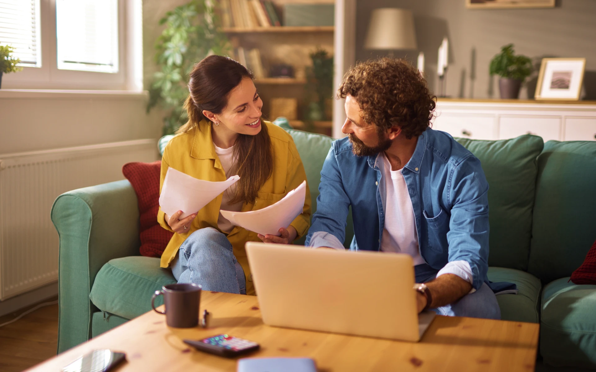 Relaxed discussion between two people at home